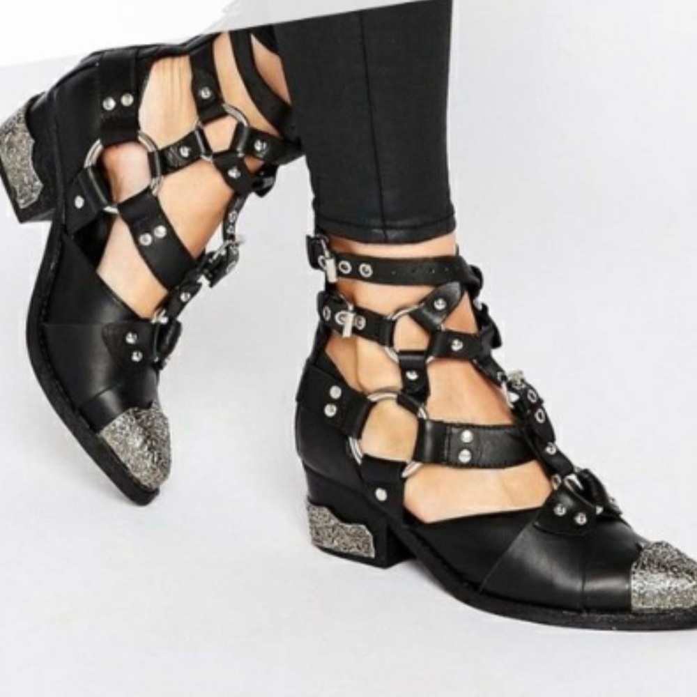 Jefferey Campbell Temeku black booties